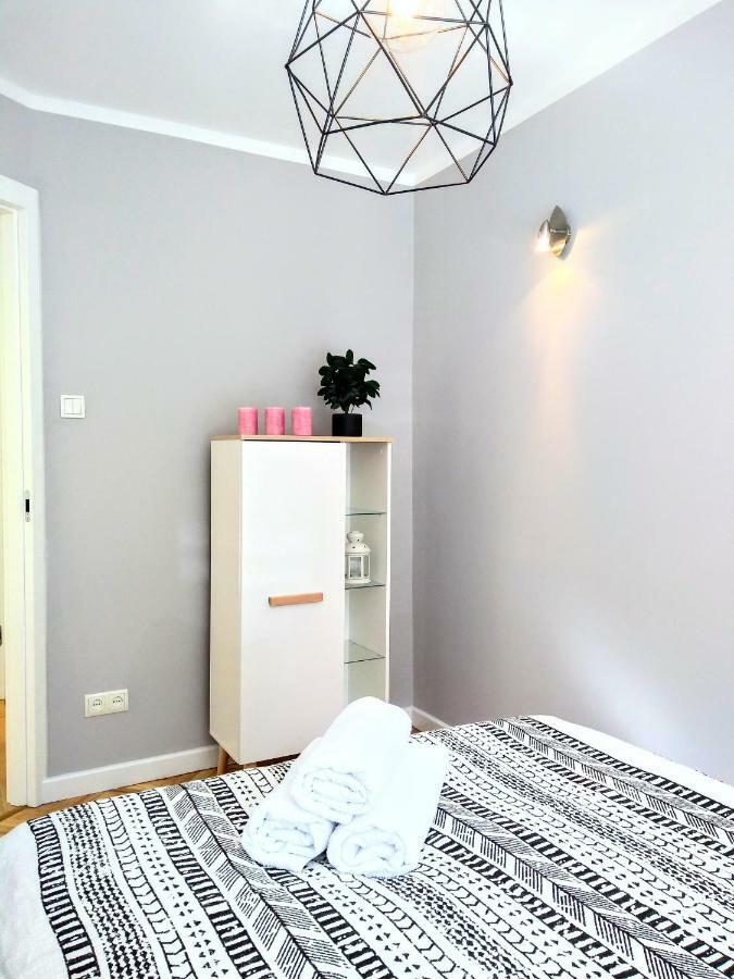 Chill & Explore By Cooee Apartments Warsaw Exterior photo
