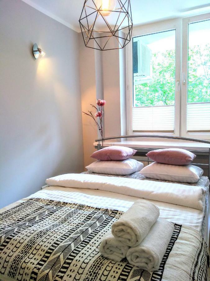 Chill & Explore By Cooee Apartments Warsaw Exterior photo