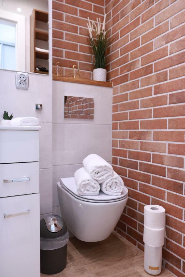 Chill & Explore By Cooee Apartments Warsaw Exterior photo