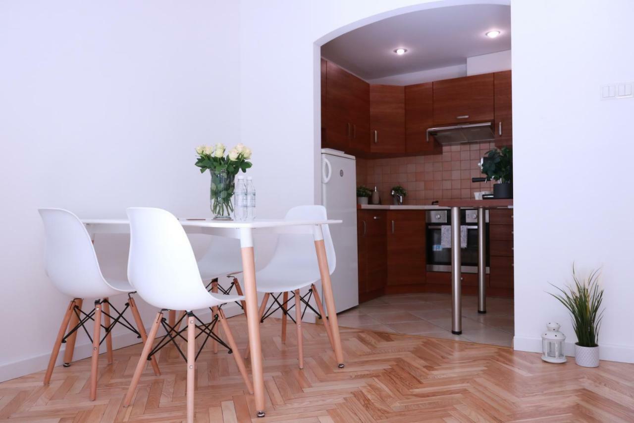 Chill & Explore By Cooee Apartments Warsaw Exterior photo