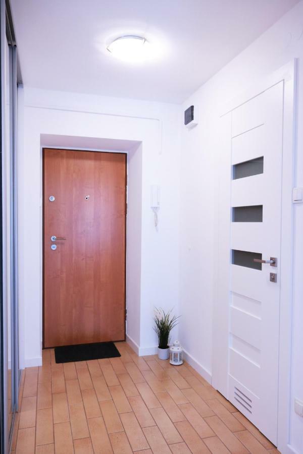 Chill & Explore By Cooee Apartments Warsaw Exterior photo