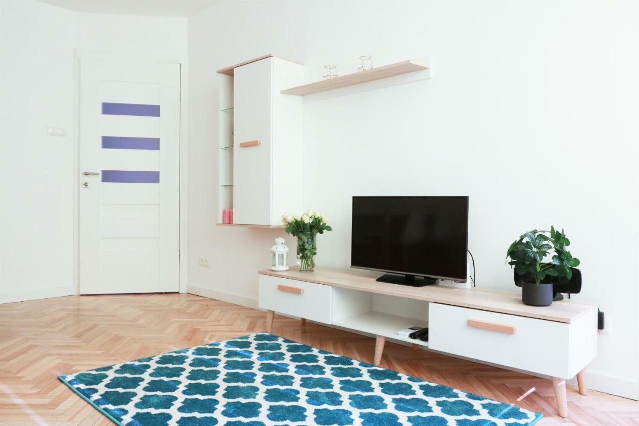 Chill & Explore By Cooee Apartments Warsaw Exterior photo